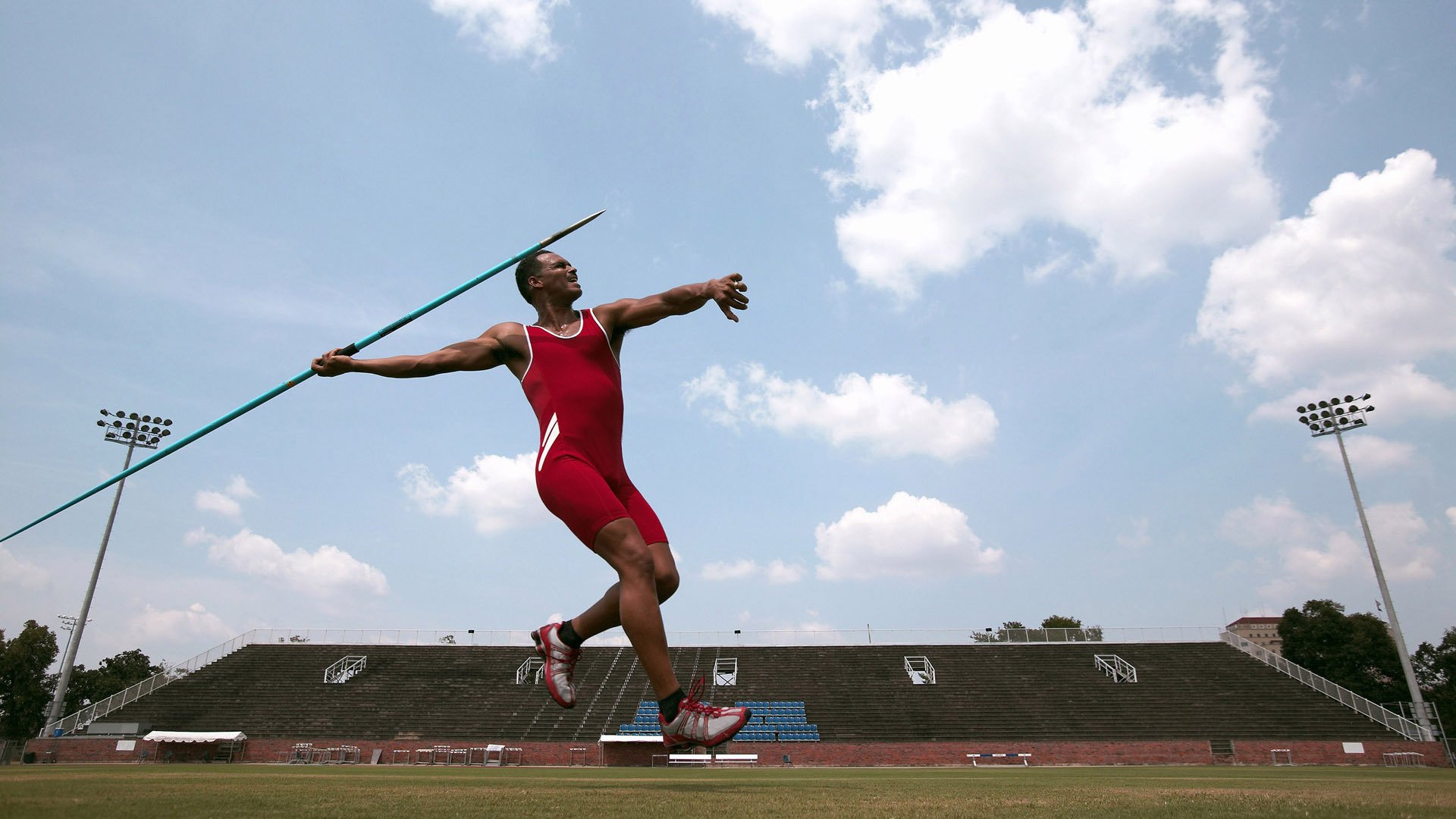 NBA历史最佳球员：乔丹、詹姆斯谁是GOAT？他们的职业生涯有何亮点？