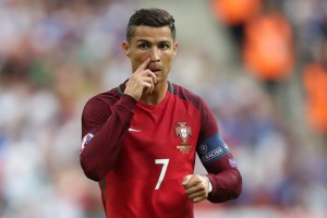 乐鱼官网入口-LOL高端玩家操作惊艳观众，英雄联盟高端操作