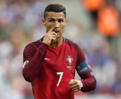 乐鱼官网入口-LOL高端玩家操作惊艳观众，英雄联盟高端操作